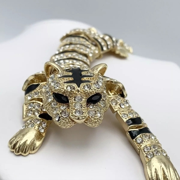 Stunning Gold and Black Tiger Shoulder Brooch - Picture 3 of 6